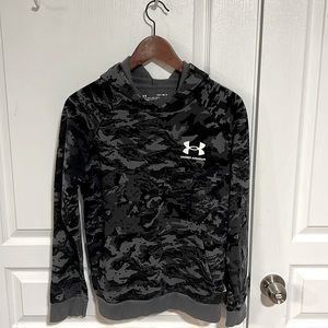 Hooded Under Armor grey como print with front kangaroo pouch Youth Large